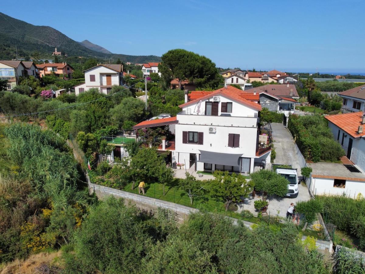 Villa Marco Aurelio Cisano sul Neva Extérieur photo